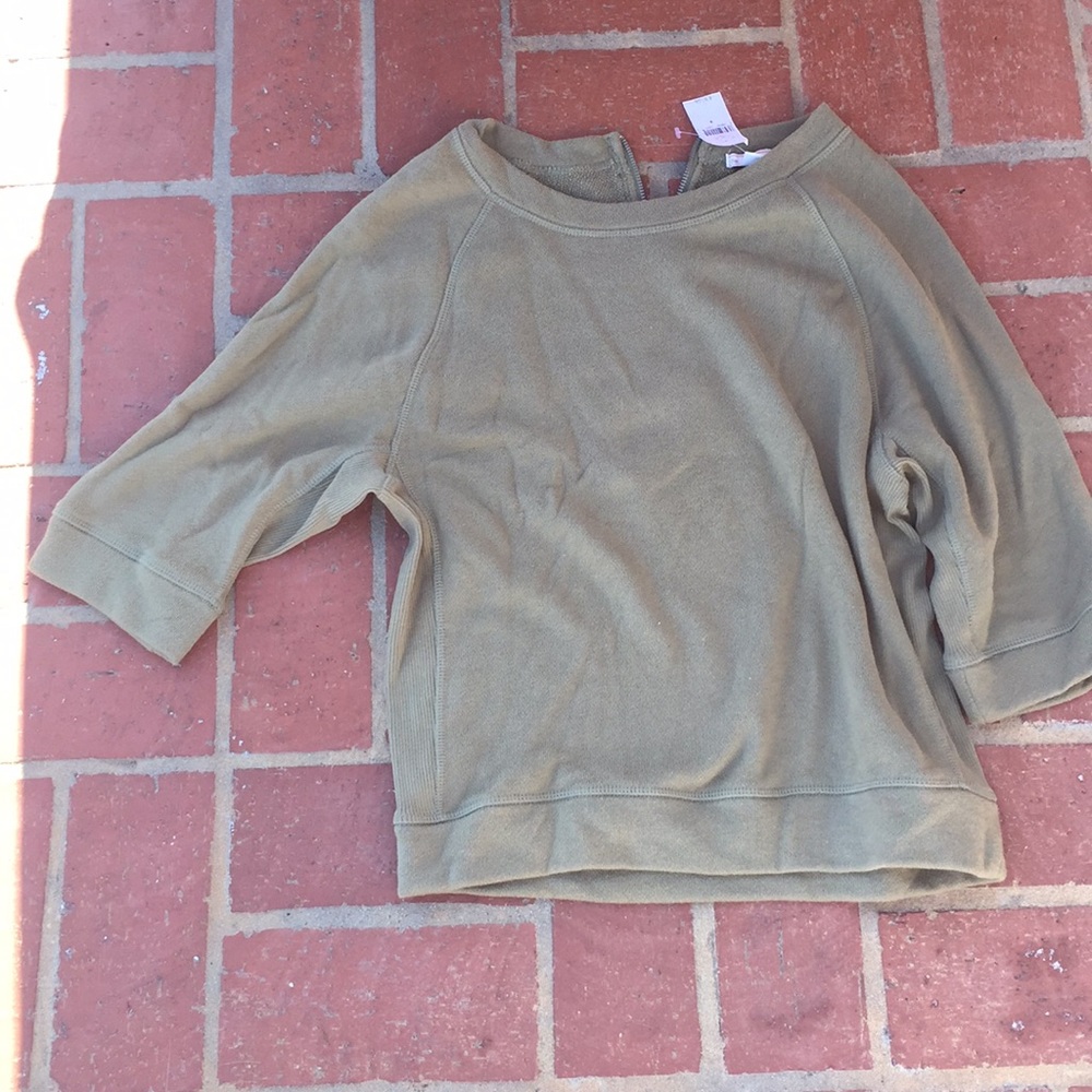 Green shirt sleeve top